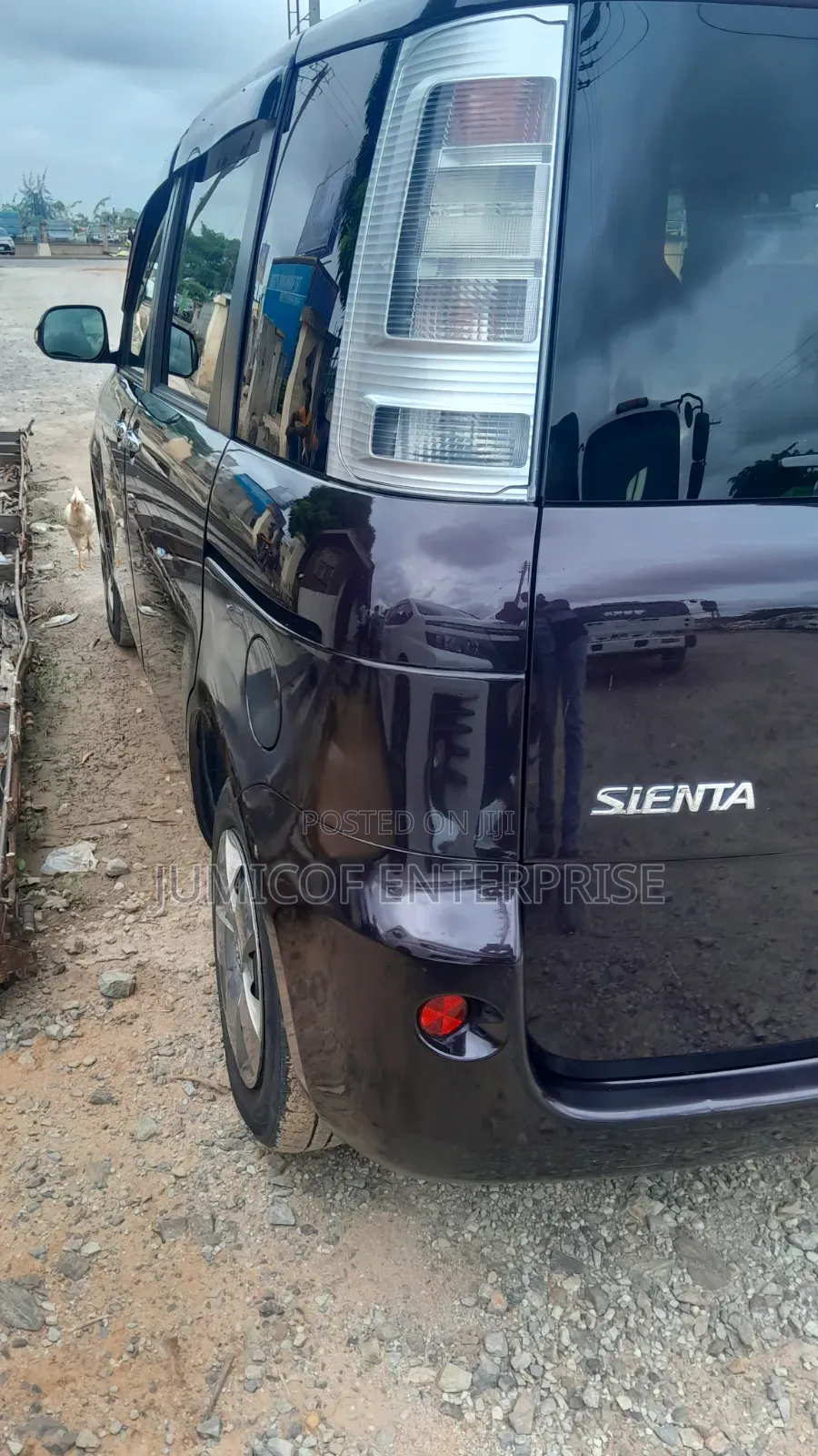 Toyota Sienta 2012