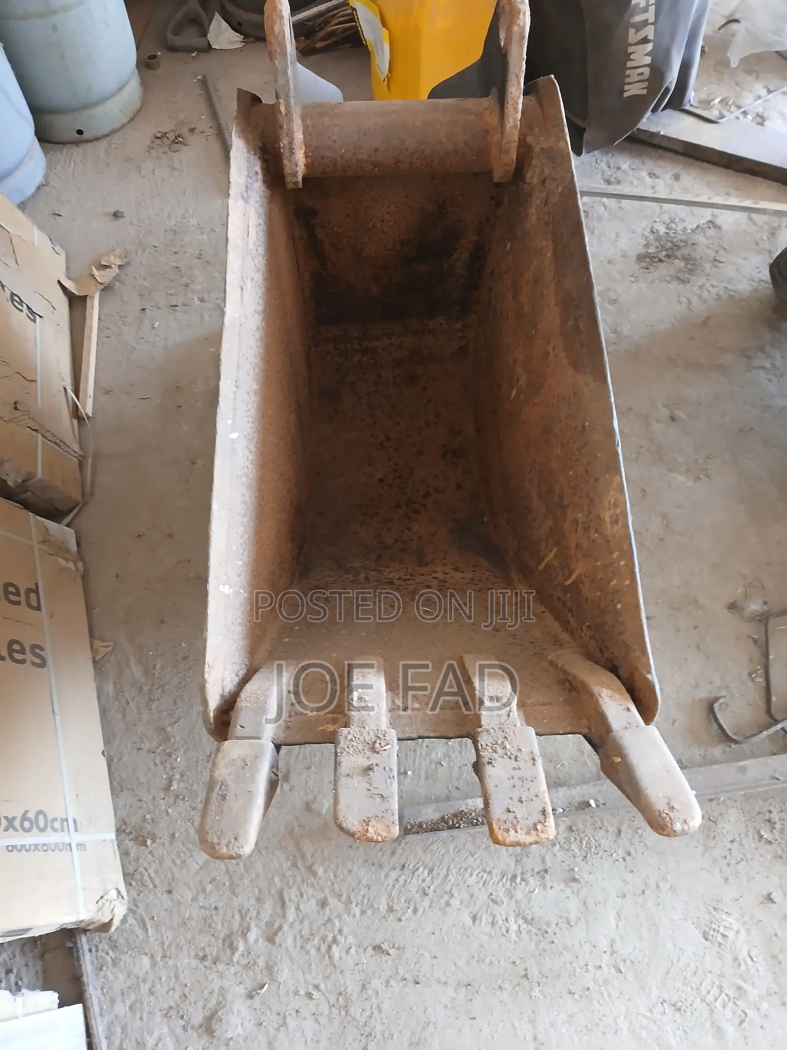 4 Teeth Heavy Duty Backhoe Bucket in Good Condition.