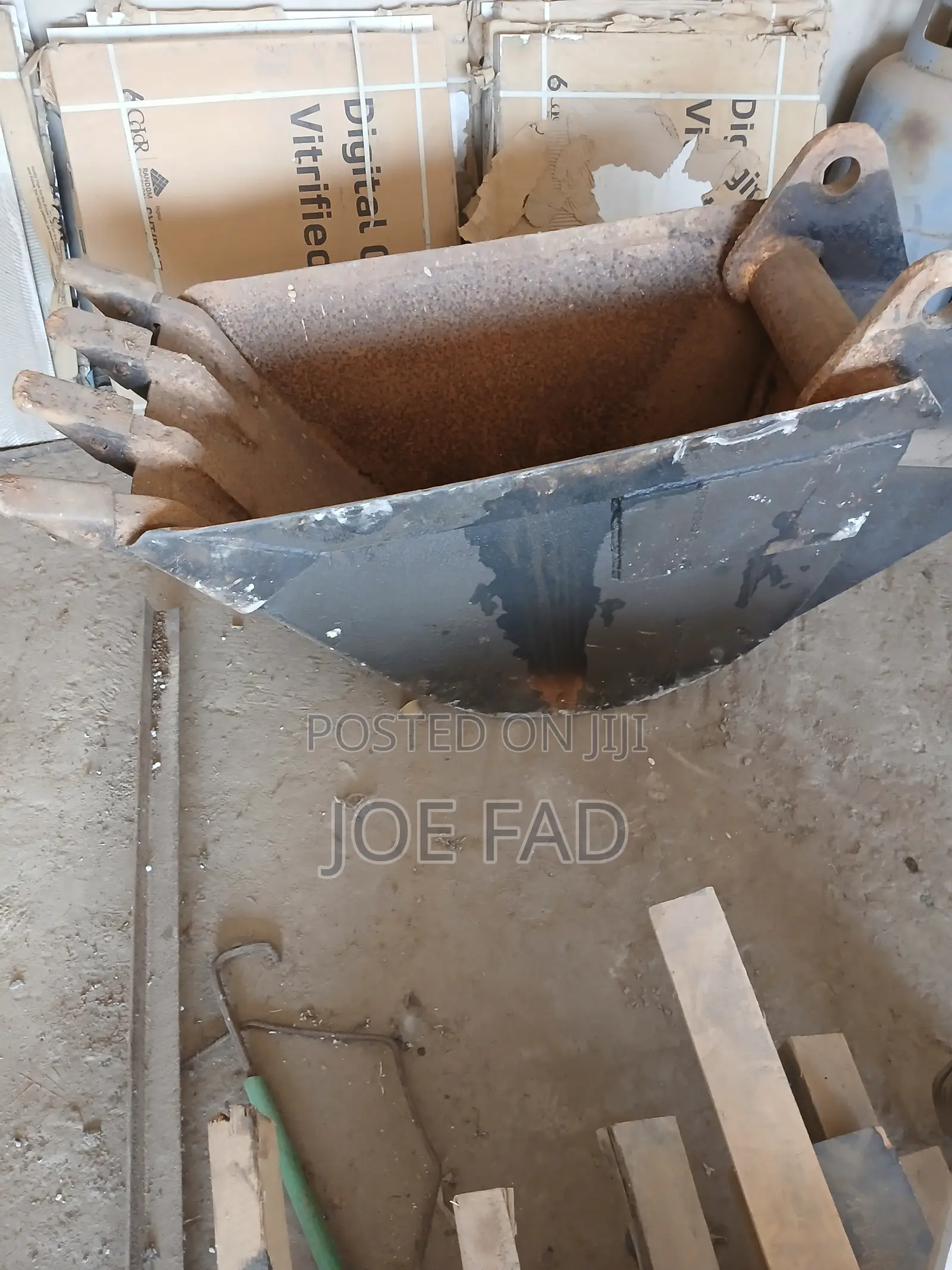 4 Teeth Heavy Duty Backhoe Bucket in Good Condition.