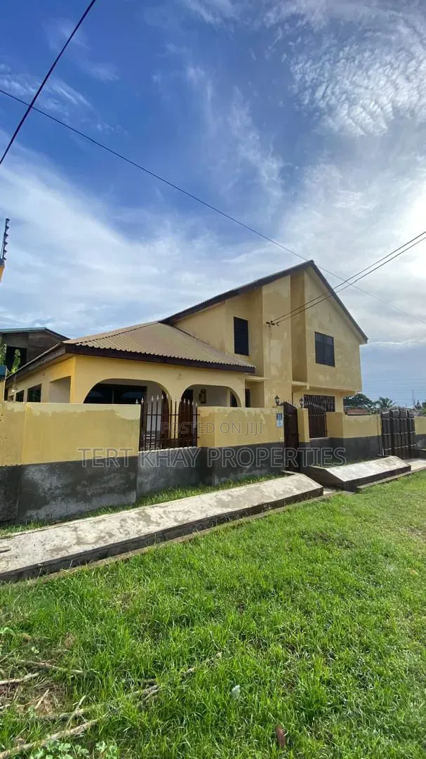 5bdrm House in Shallom Motors, Lashibi for sale