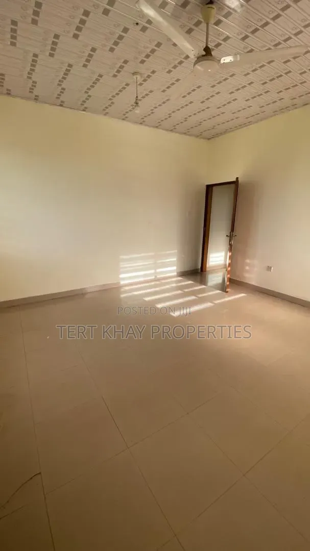 5bdrm House in Shallom Motors, Lashibi for sale