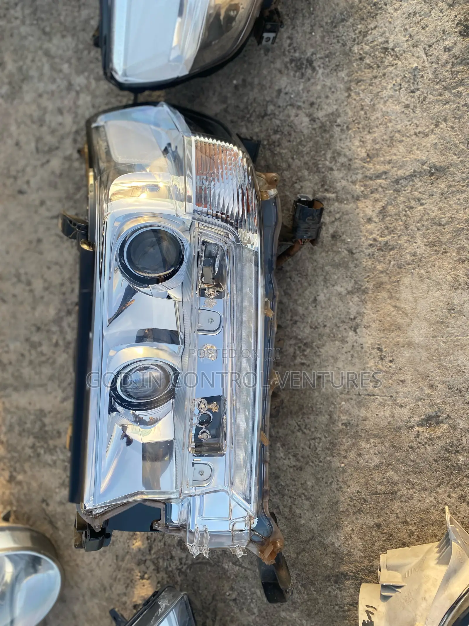 Land Cruiser 2016 Headlight