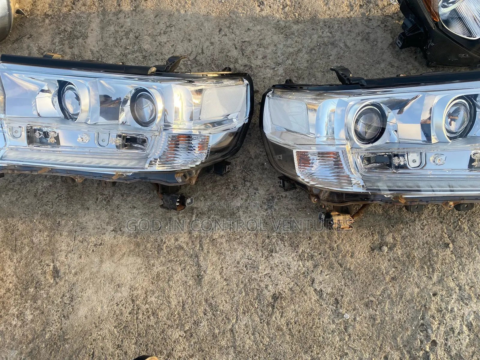 Land Cruiser 2016 Headlight