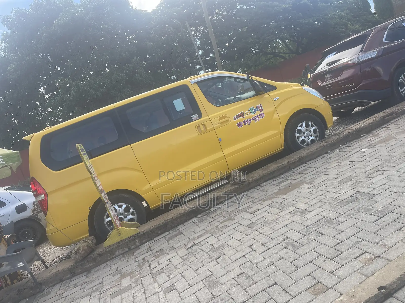 Hyundai Starex 2013 Yellow