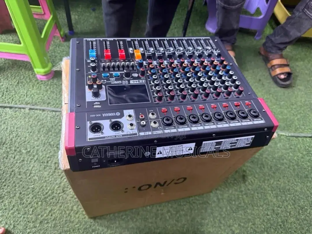 Yahama 8 Channel Raw Mixer With Effect