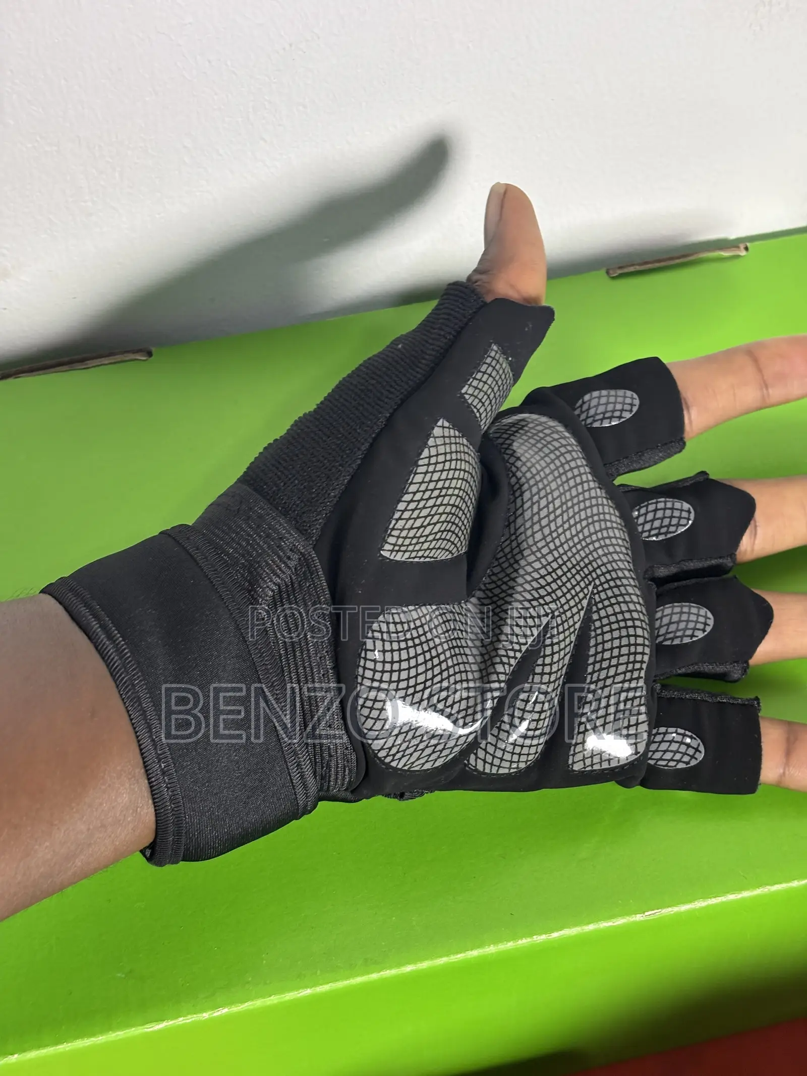 Strong Grip Gym Gloves for Bodybuilding Workouts