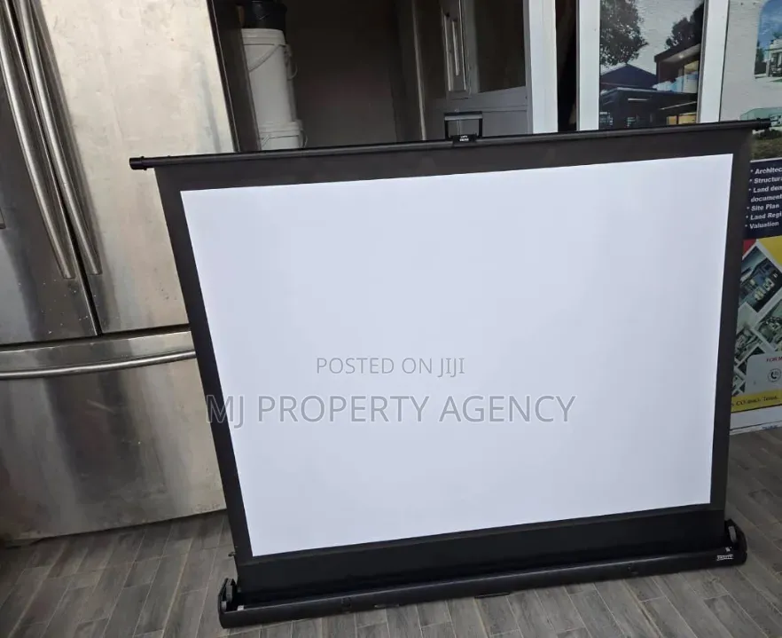 Retractable Screen Projector