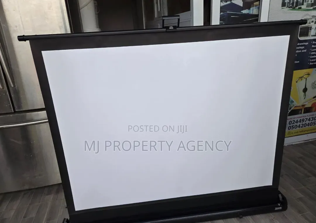 Retractable Screen Projector