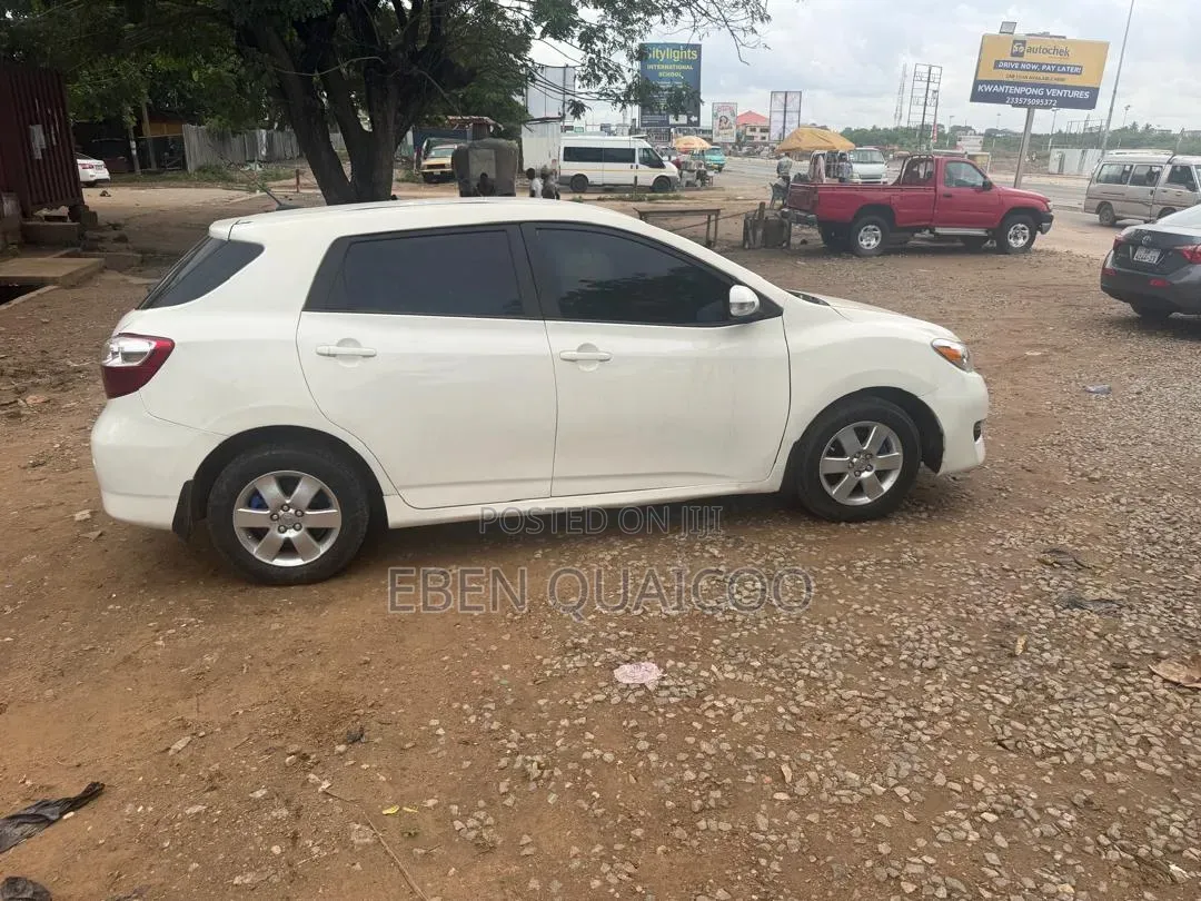 Toyota Matrix 2010 White