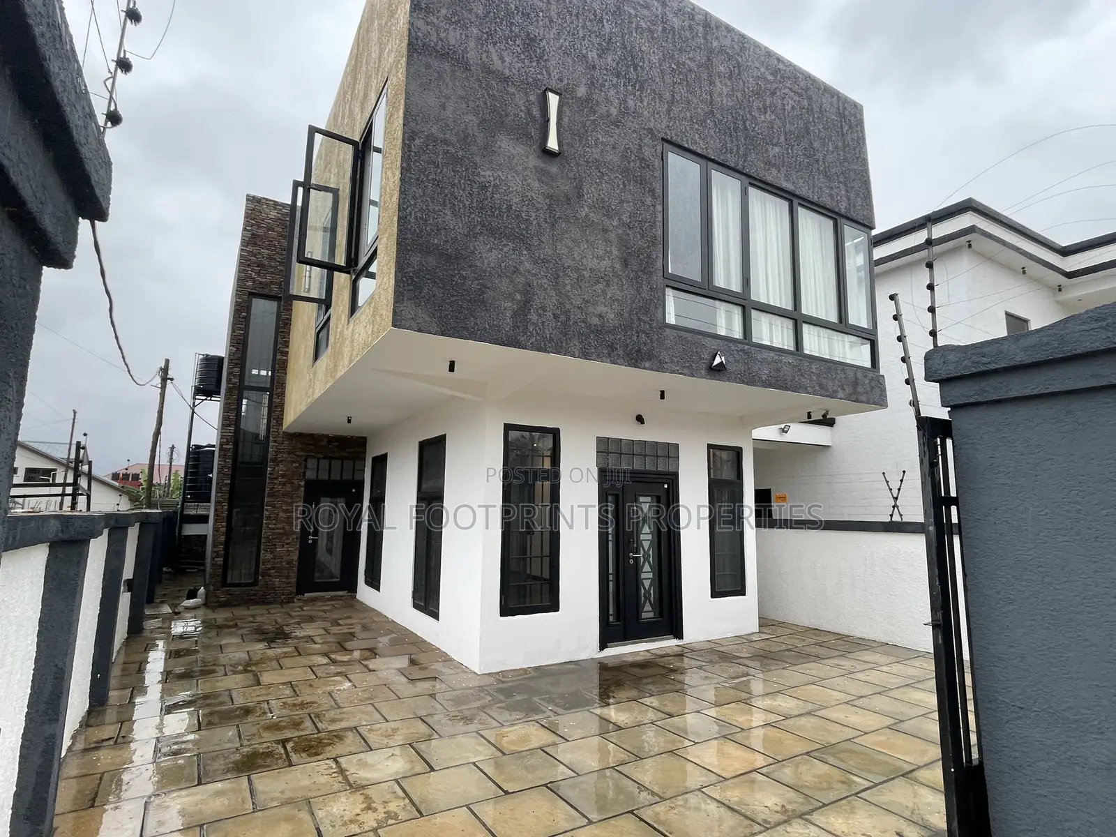 3bdrm House in Royal Footprints, East Legon for sale