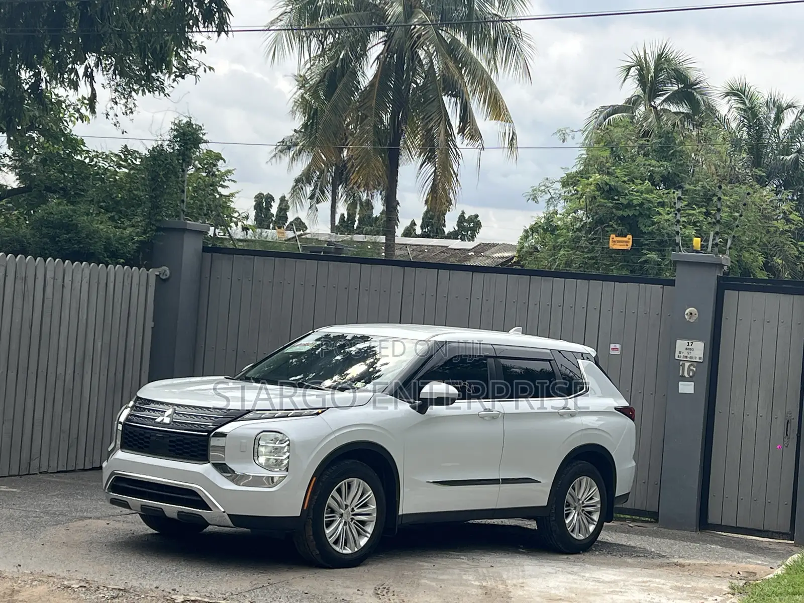 Mitsubishi Outlander SEL Launch Edition 2022 White