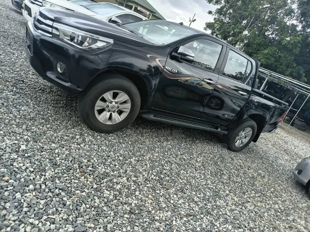 Toyota Hilux Revo Double Cab Petrol 2.7 AWD 2016 Black