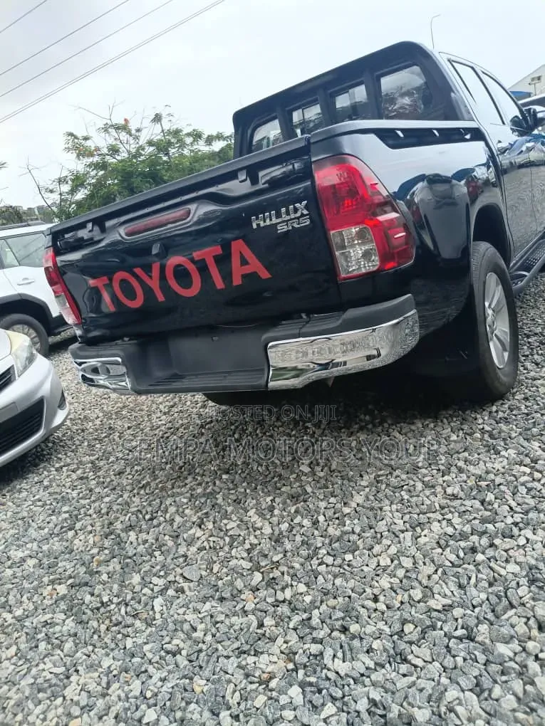 Toyota Hilux Revo Double Cab Petrol 2.7 AWD 2016 Black