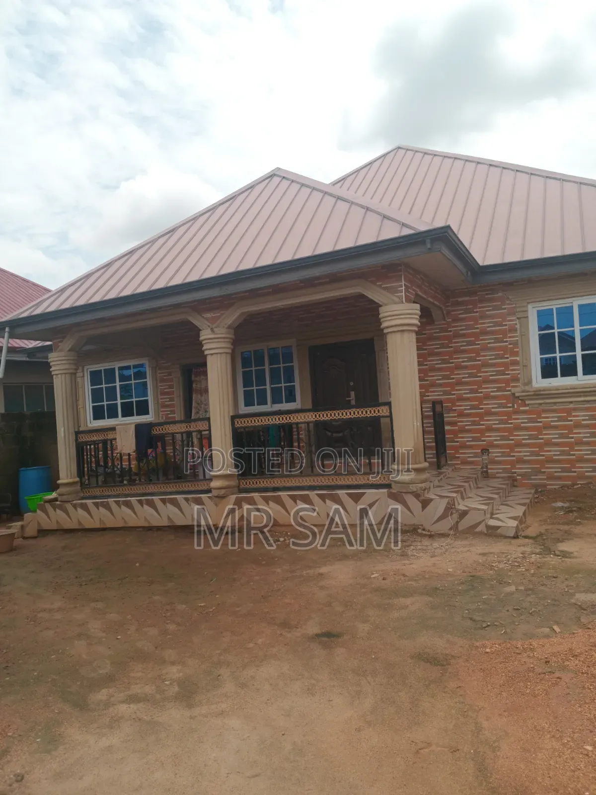 5bdrm House in Sam Properties, Adade for sale