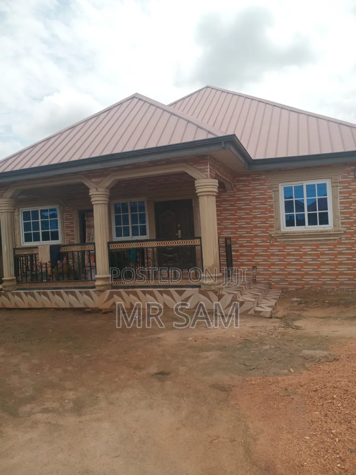 5bdrm House in Sam Properties, Adade for sale