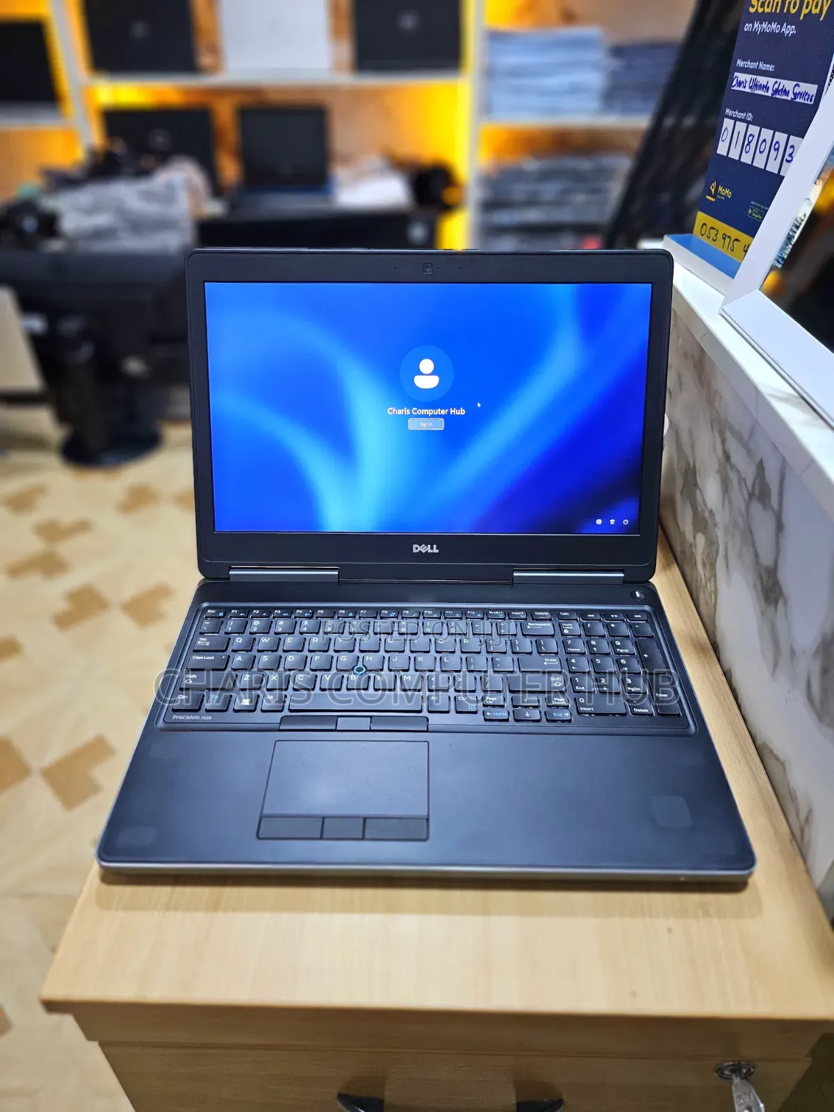 Laptop Dell Precision 7520 32GB Intel Xeon SSD 256GB