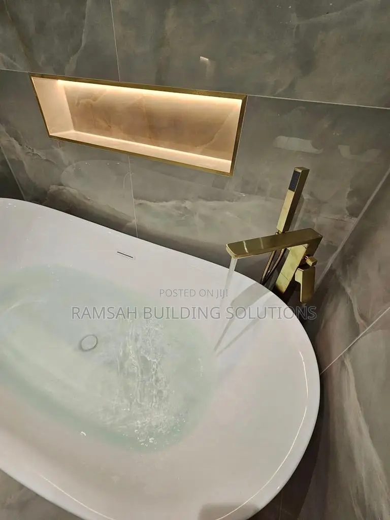 Luxury Freestanding Bathtub With Gold Mixer