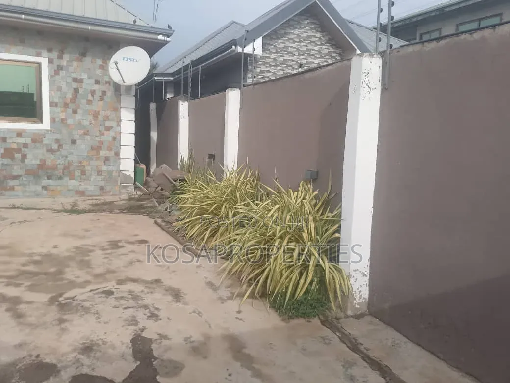 3bdrm House in Kasoa Fanmilk, Budumburam for sale