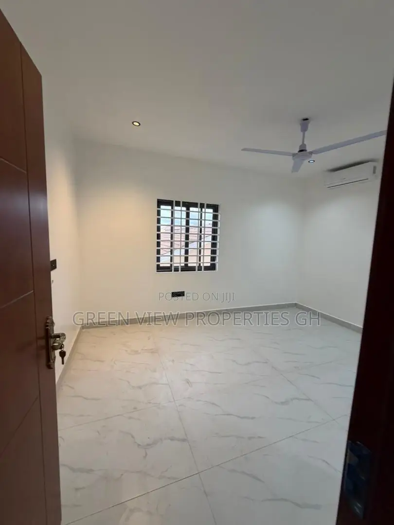 5bdrm Duplex in Dansoman for sale