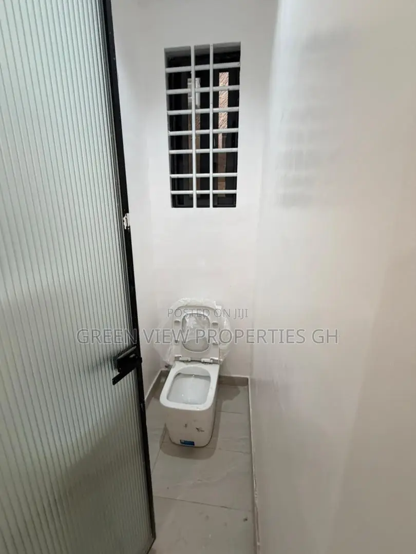 5bdrm Duplex in Dansoman for sale
