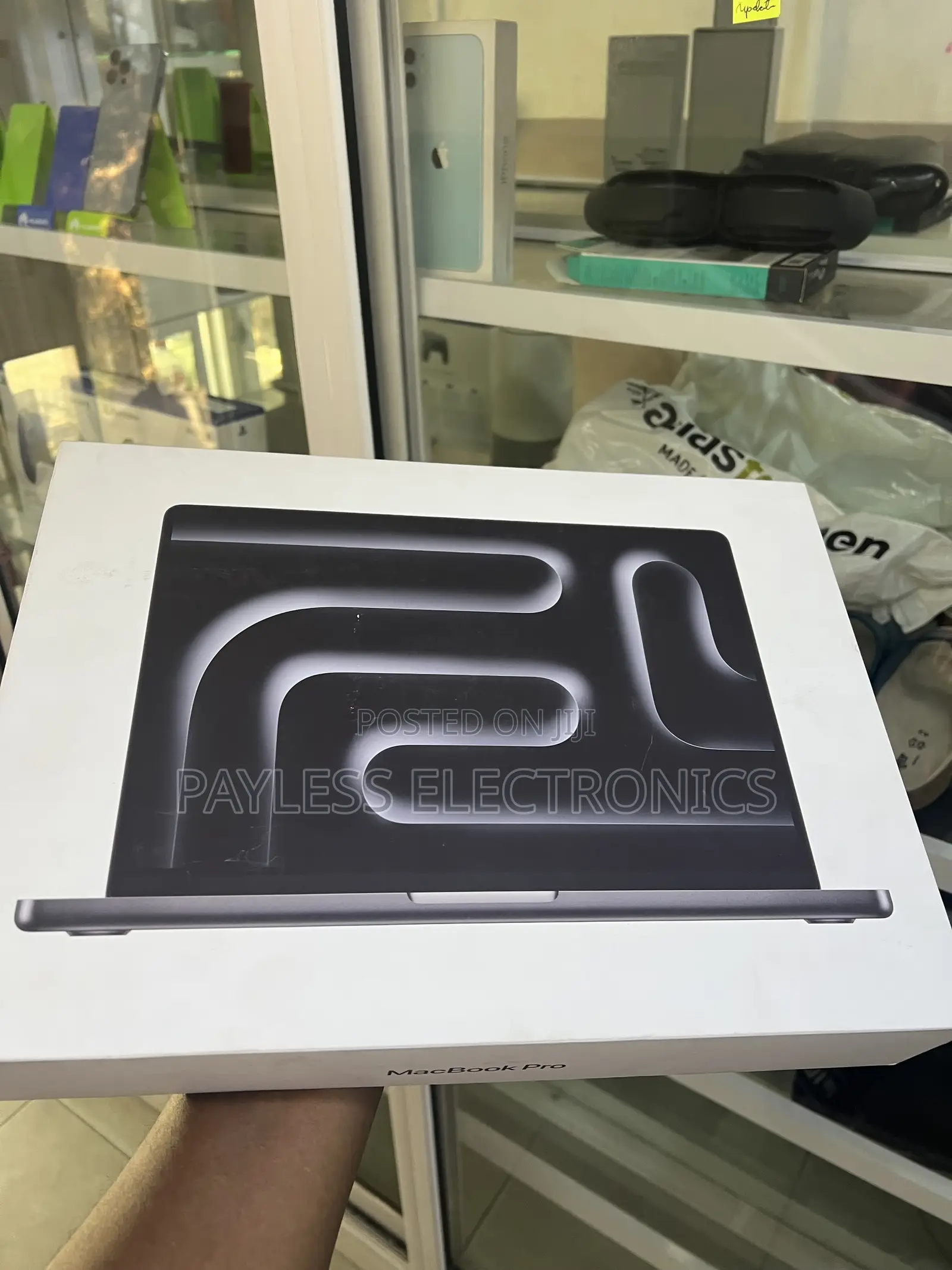 New Laptop Apple MacBook Pro 2025 M5 24GB Apple M5 SSD 1T