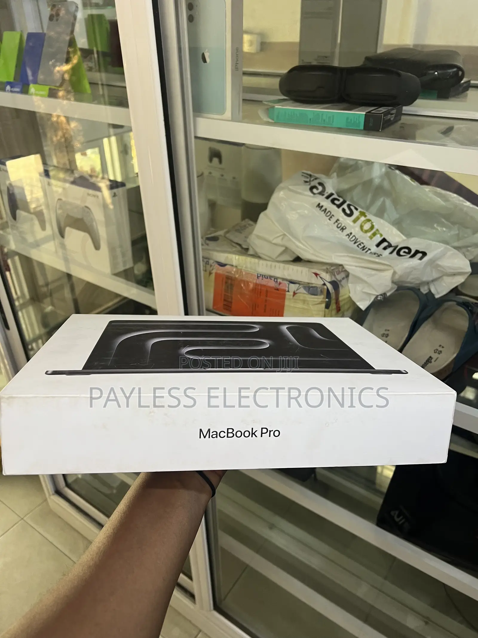 New Laptop Apple MacBook Pro 2025 M5 24GB Apple M5 SSD 1T