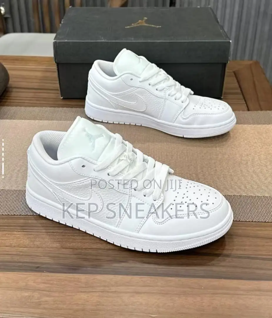 Nike Air Jordan 1 Low Triple White