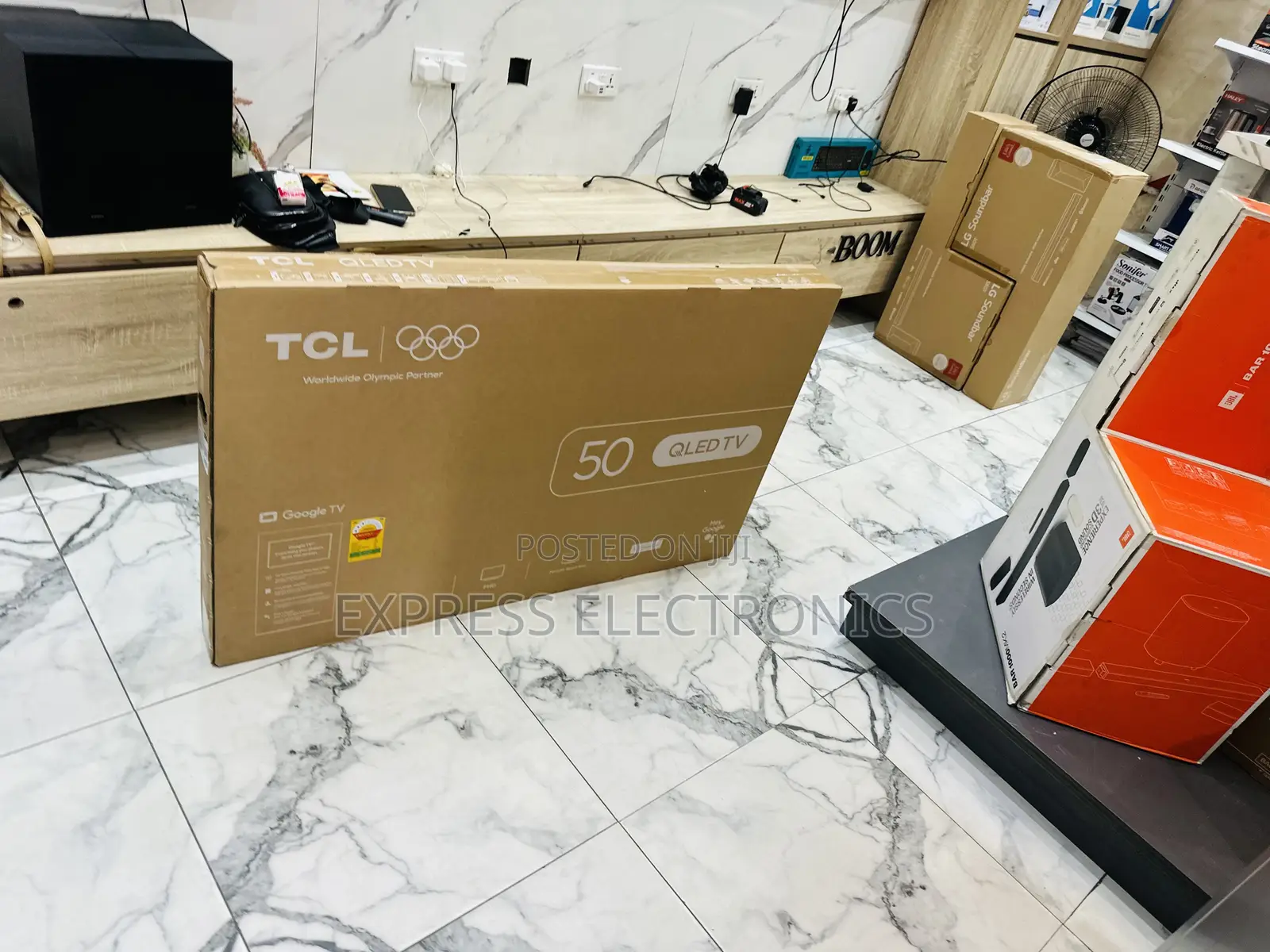Ultra Modern Slim TCL Smart Glossy Tv 50s5k Qled