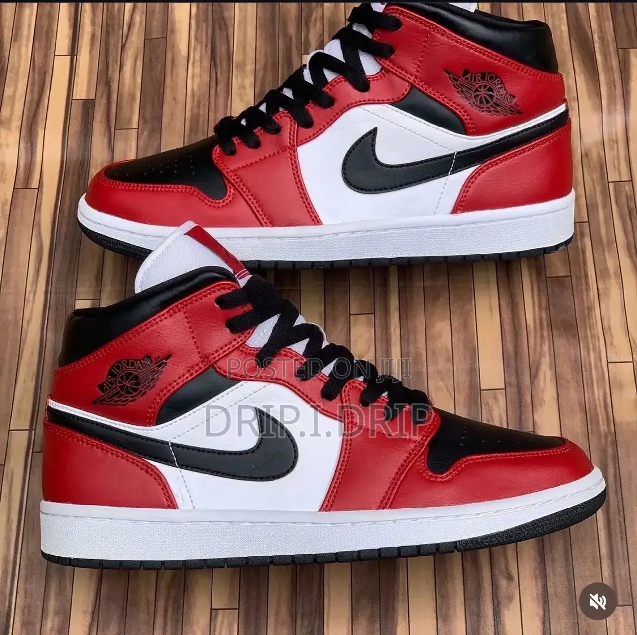 Jordan 1 High Dunk . Very Classic and Nice . Available in All Sizes