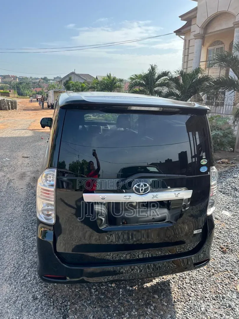Toyota Voxy 2011 Black