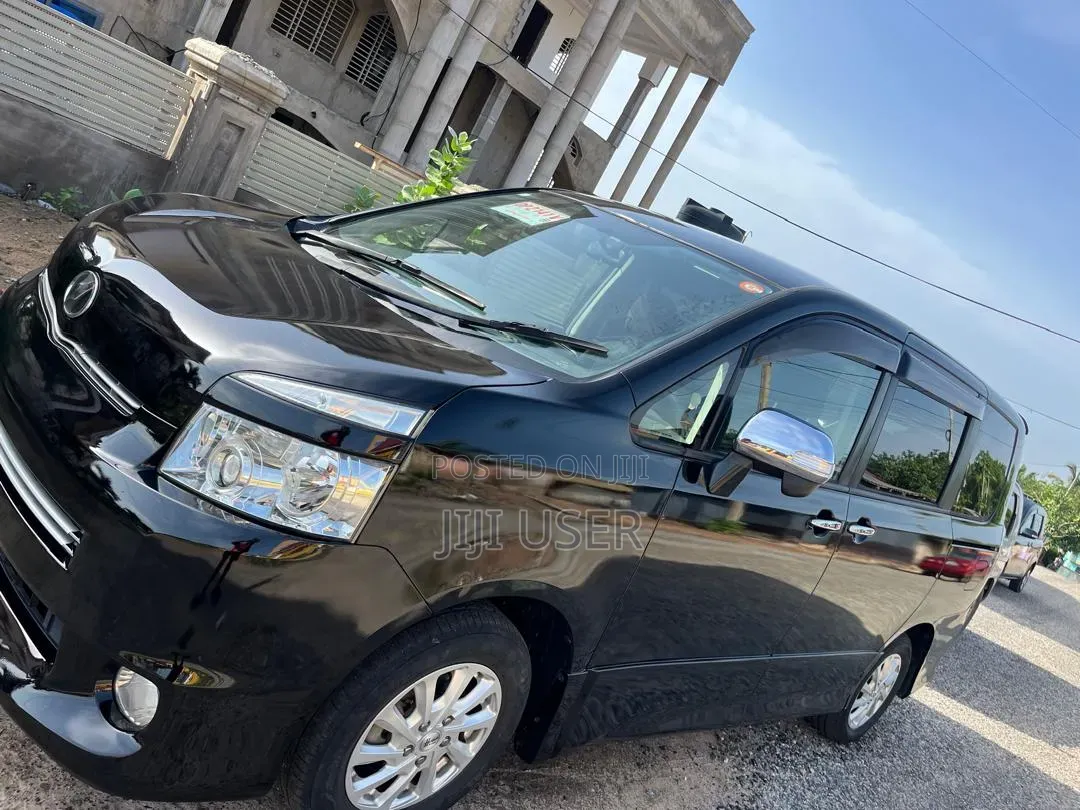 Toyota Voxy 2011 Black