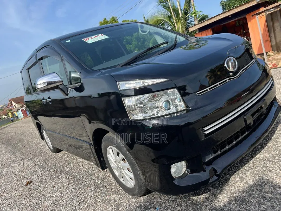 Toyota Voxy 2011 Black