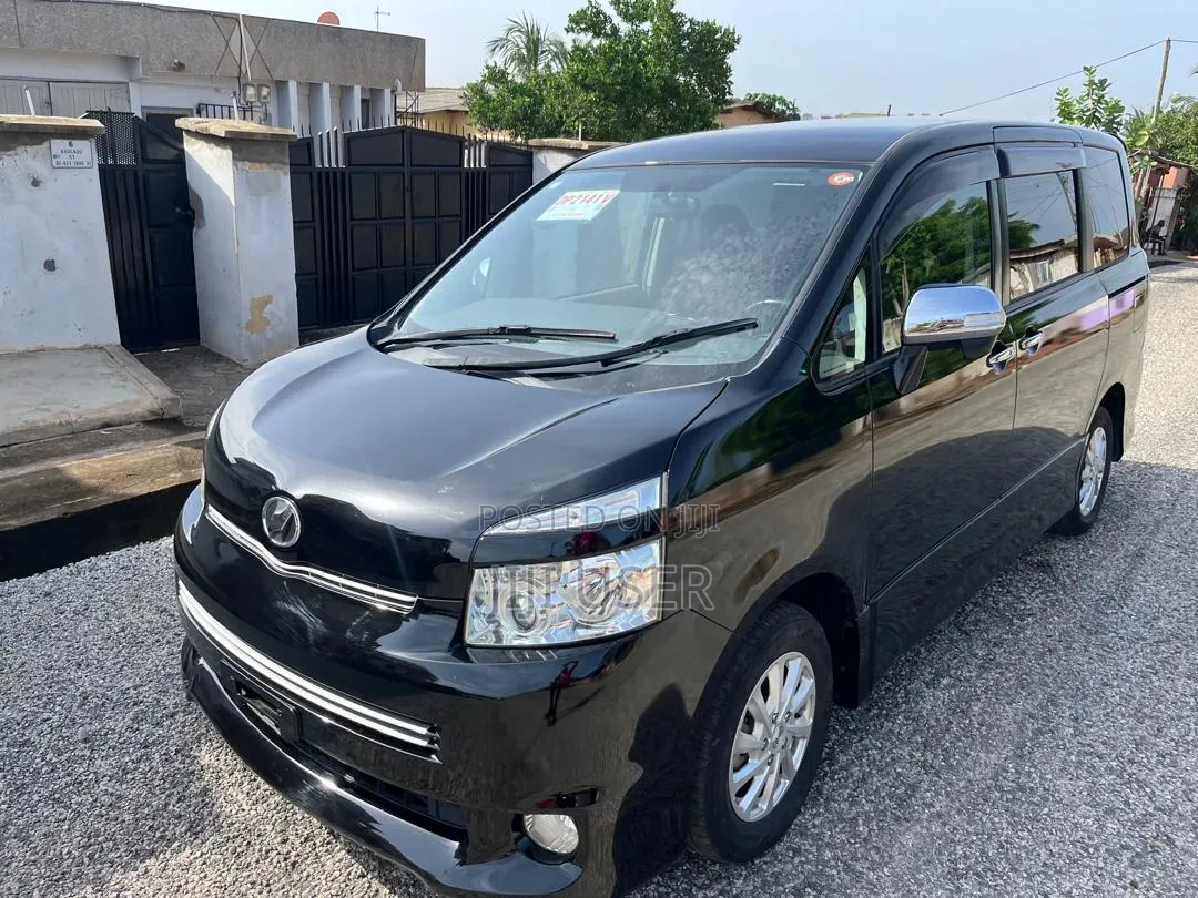 Toyota Voxy 2011 Black