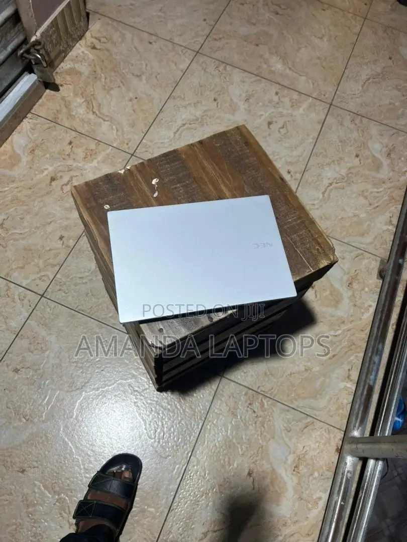 Laptop Lenovo 100e 8GB Intel Core i5 SSD 256GB