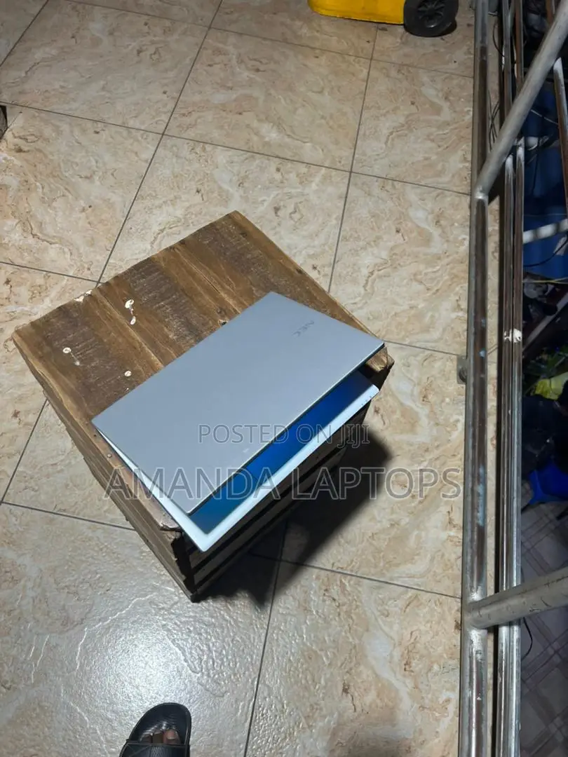 Laptop Lenovo 100e 8GB Intel Core i5 SSD 256GB