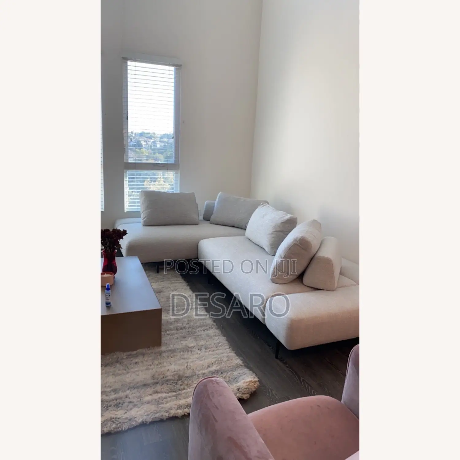 Divan Quartz White Sectional