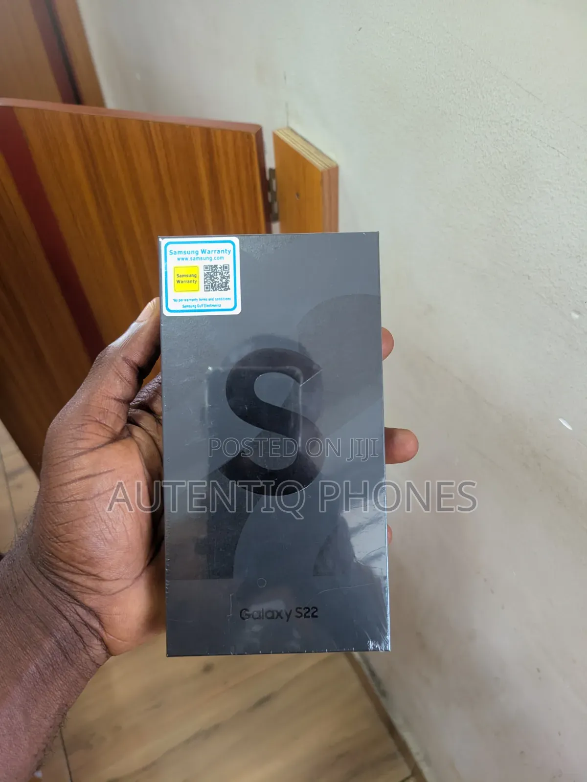 New Samsung Galaxy S22 5G 128 GB Gray