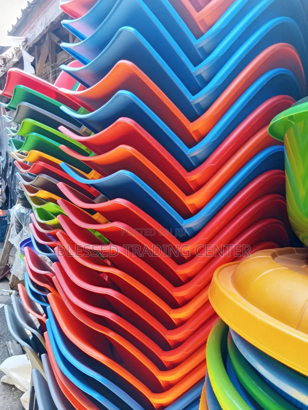 Royal Comfortable Metal Legs Plastic Chairs