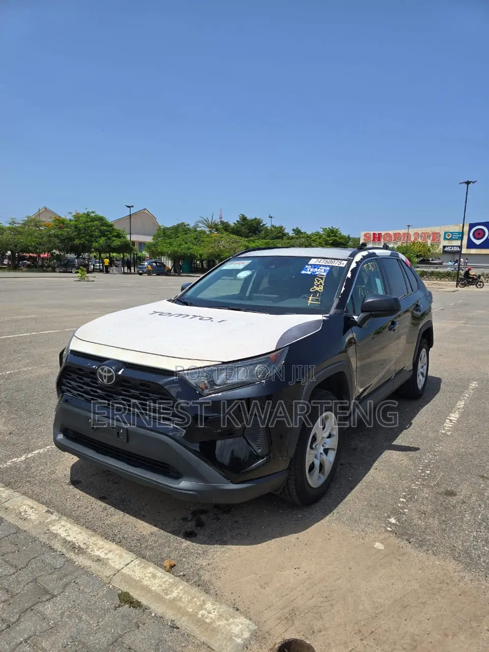 Toyota RAV4 XLE 2021 Black