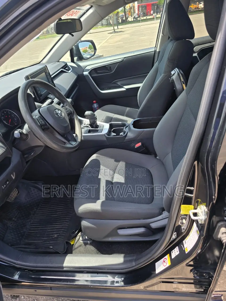 Toyota RAV4 XLE 2021 Black
