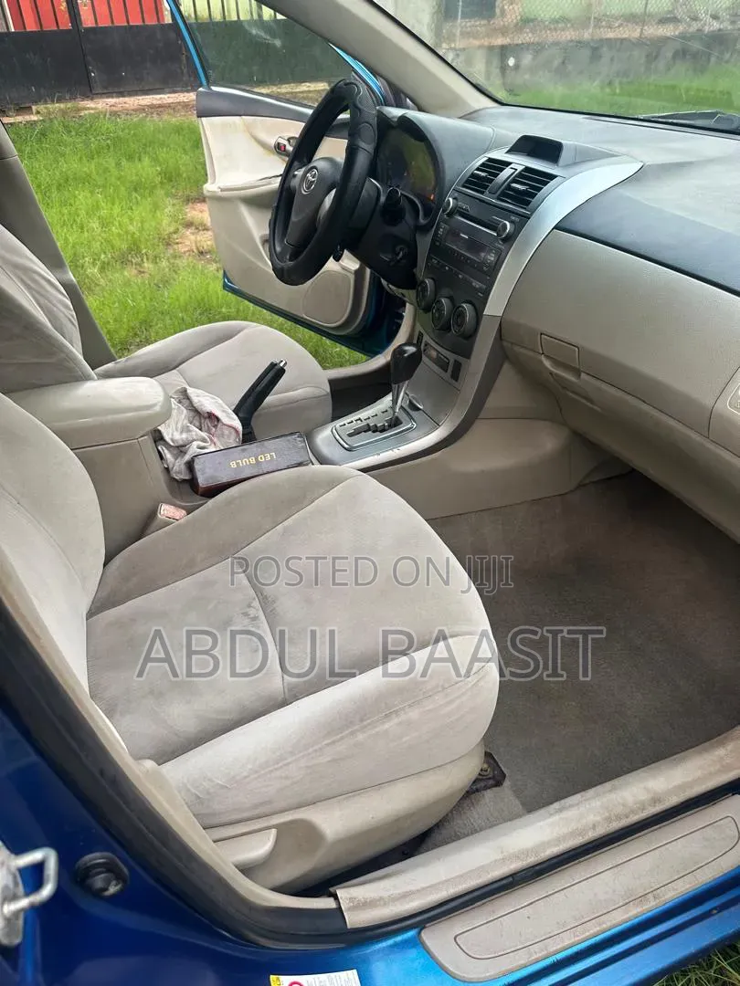 Toyota Corolla L 4dr Sedan (1.8L 4cyl 5M) 2013 Blue