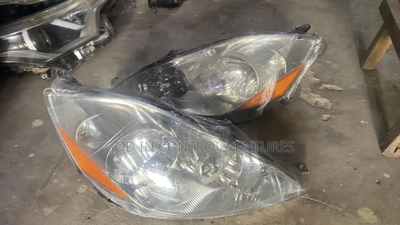 Toyota Sienna 2008 Headlight Pair