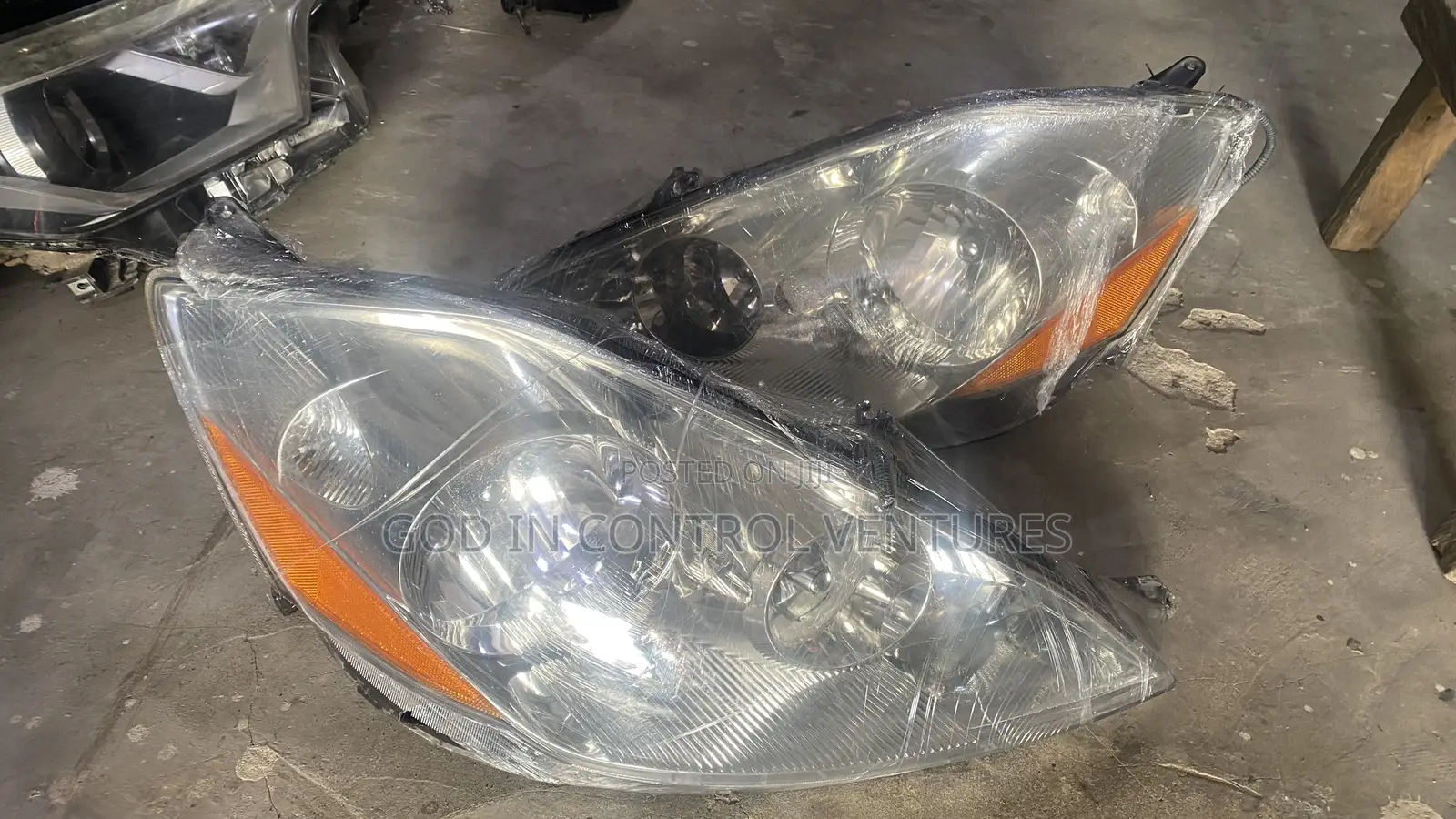 Toyota Sienna 2008 Headlight Pair