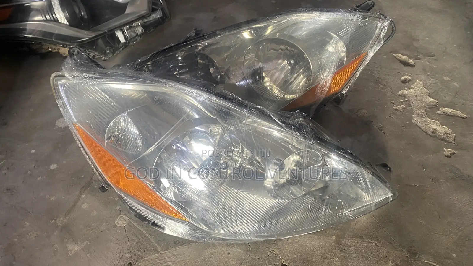 Toyota Sienna 2008 Headlight Pair