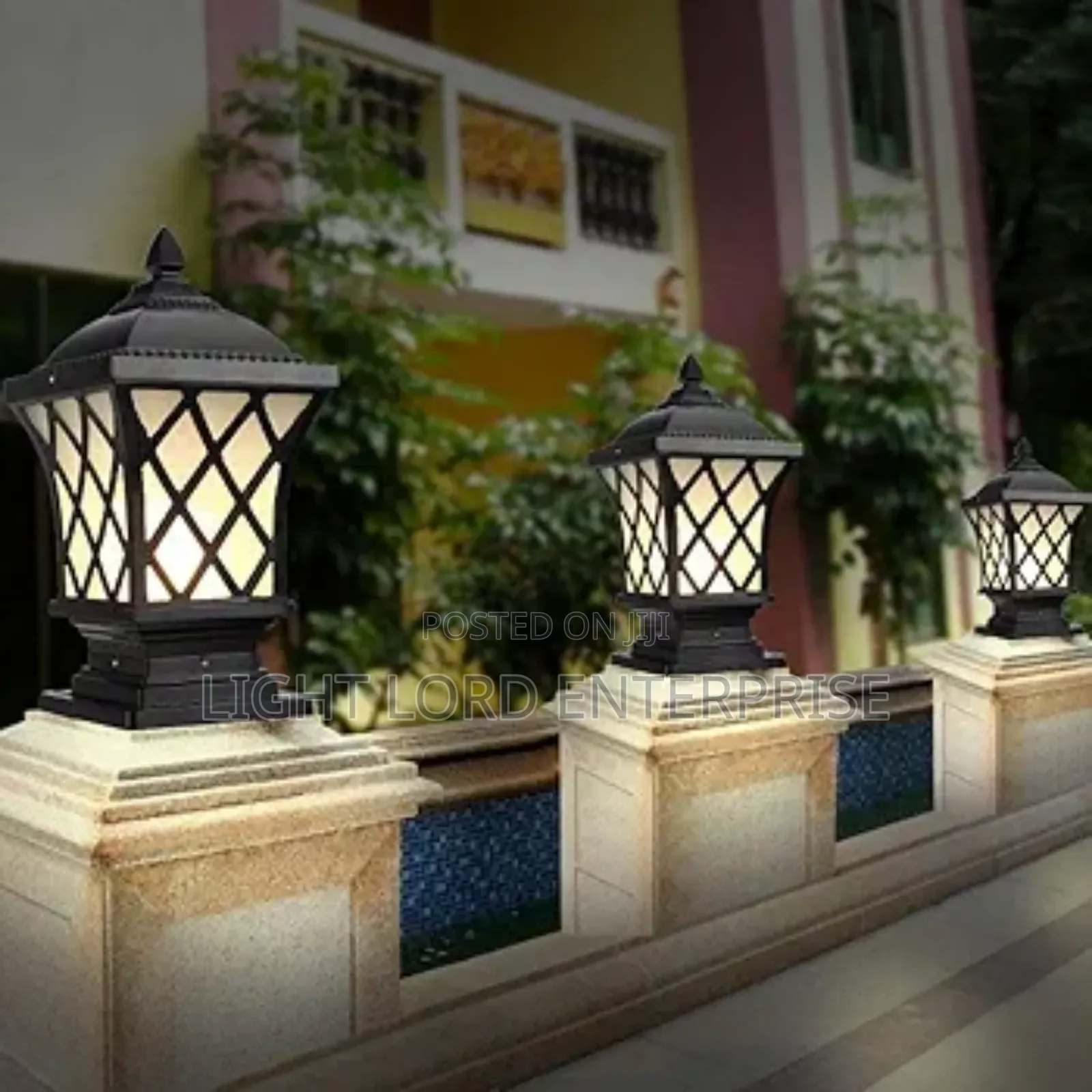 Black Body Gate Lamp
