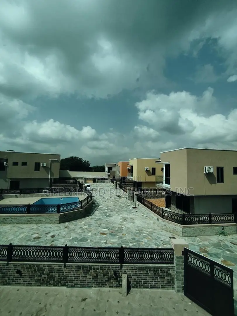 4bdrm House in A&C, East Legon for rent