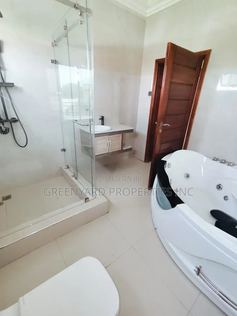 4bdrm House in A&C, East Legon for rent