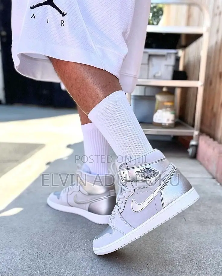 Air Jordan 1 Retro High Og Neutral Grey Sneakers