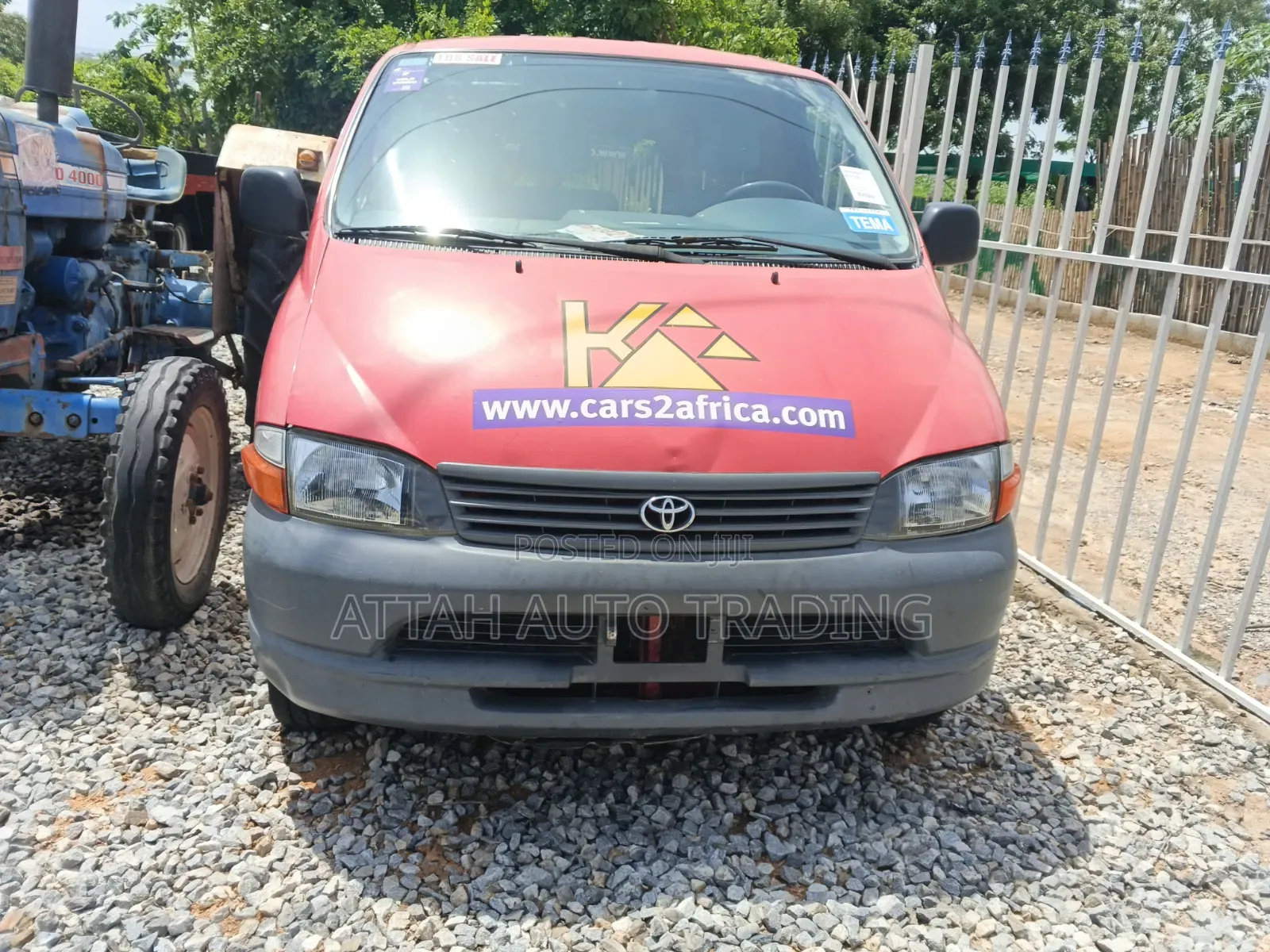 Toyota HiAce 2010 Red