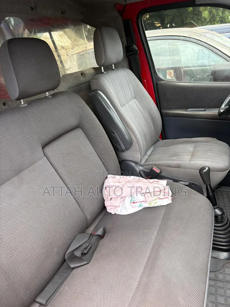 Toyota HiAce 2010 Red